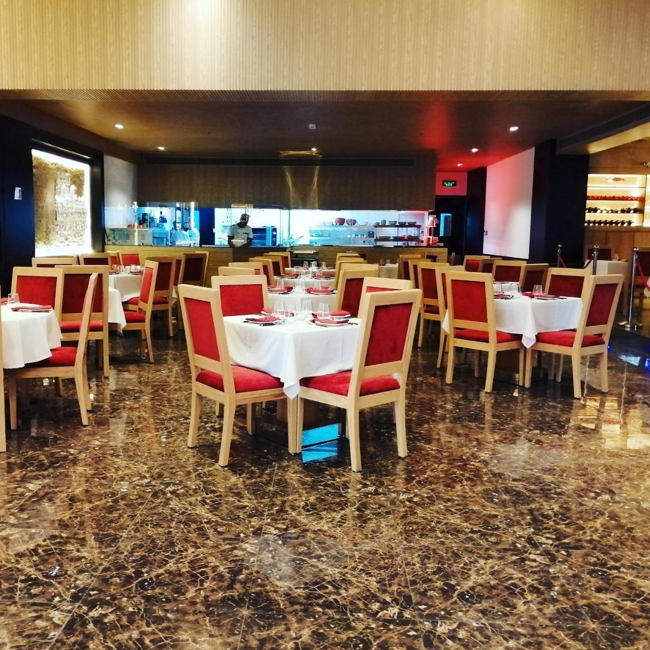 The Olive Hotel, Juffair Манама Екстериор снимка